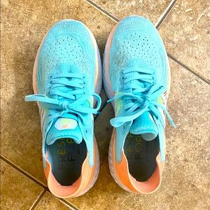 New Balance tennis shoes